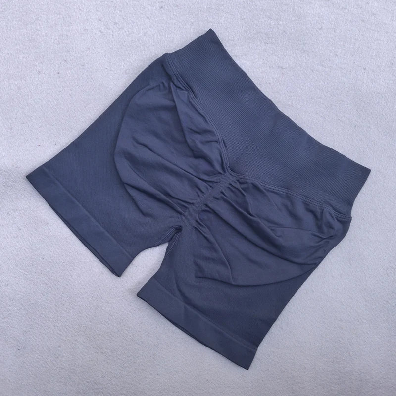 Conjunto Deportivo Halter Acolchado con Shorts Scrunch – imagen 23