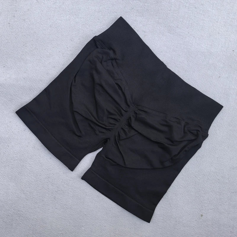 Conjunto Deportivo Halter Acolchado con Shorts Scrunch – imagen 11
