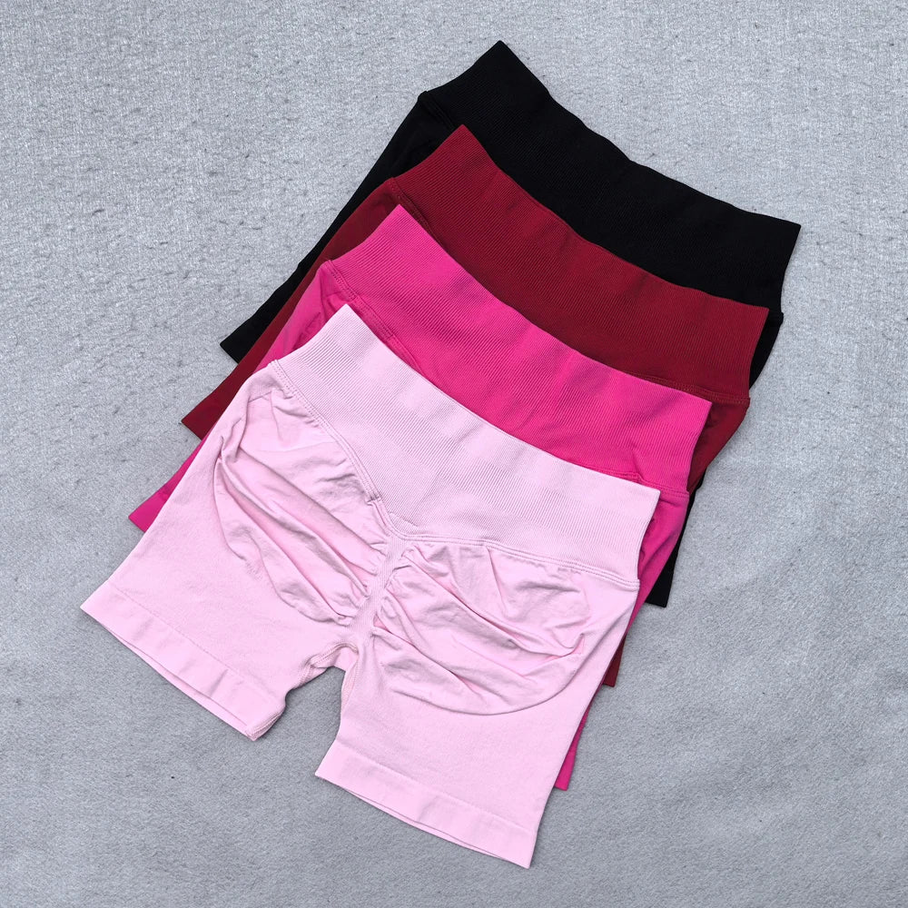 Conjunto Deportivo Halter Acolchado con Shorts Scrunch – imagen 6