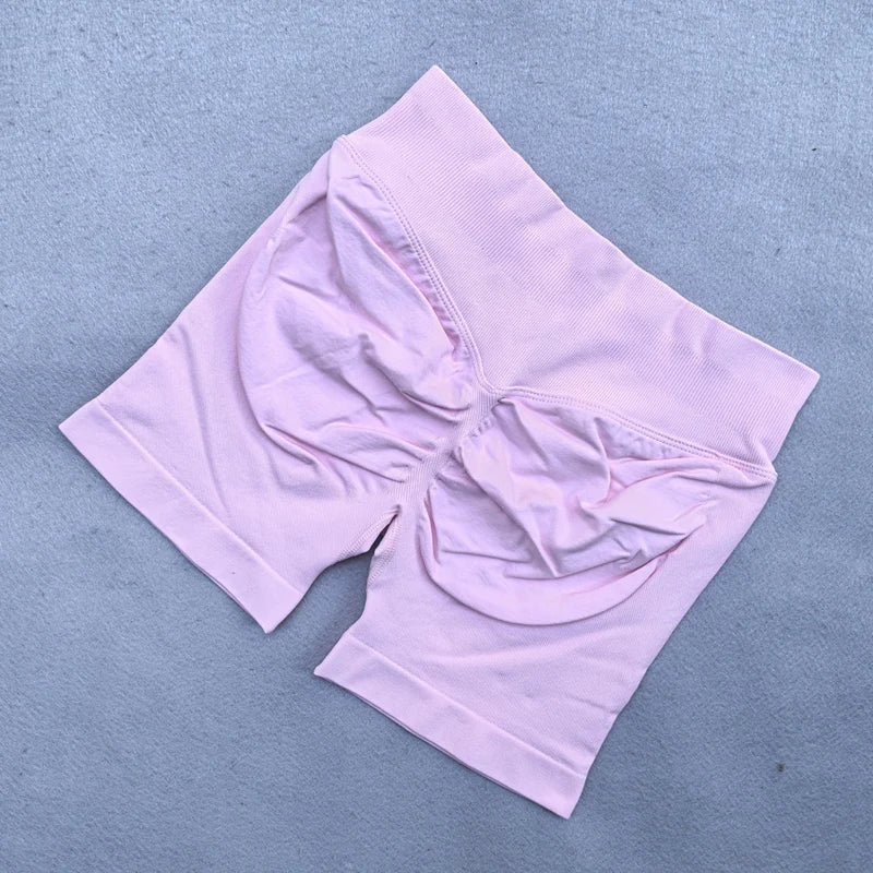 Conjunto Deportivo Halter Acolchado con Shorts Scrunch – imagen 15