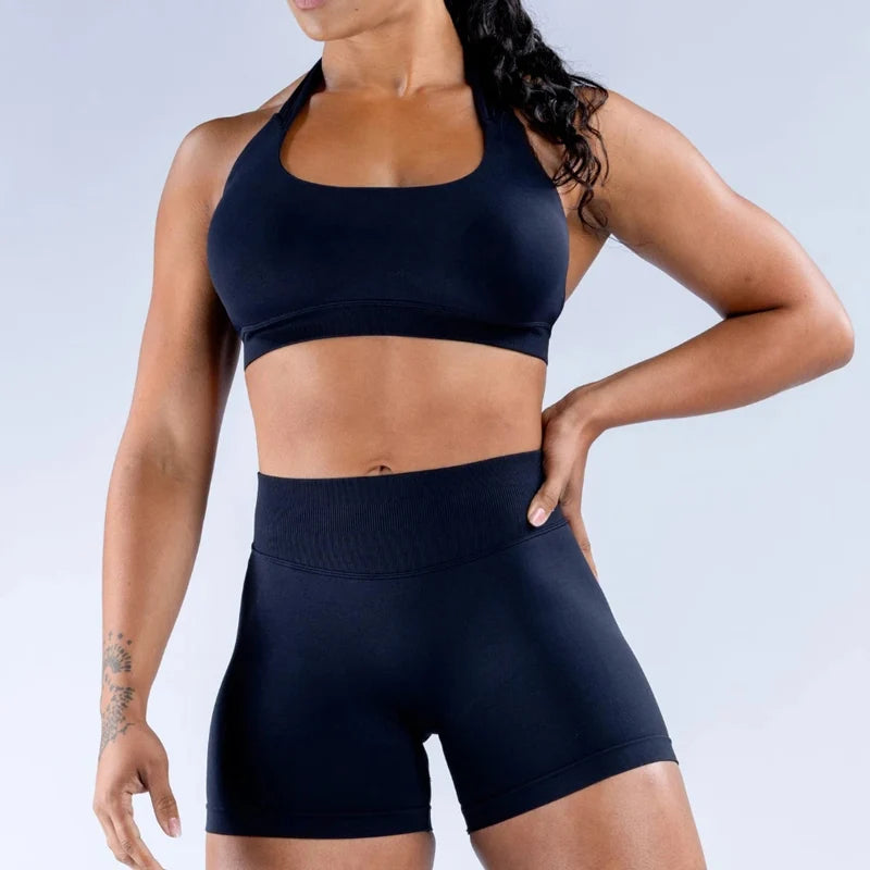 Conjunto Deportivo Halter con Shorts Scrunch de Tiro Bajo – imagen 5