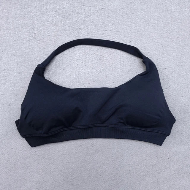 Conjunto Deportivo Halter con Shorts Scrunch de Tiro Bajo – imagen 13